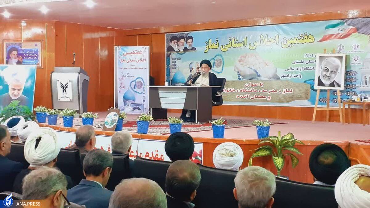 نماز مهمترین مسئله ادیان آسمانی است