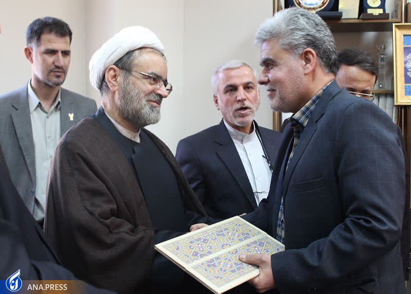 مدیر جدید حراست دانشگاه آزاد اسلامی قم معرفی شد مدیر جدید حراست دانشگاه آزاد اسلامی قم معرفی شد