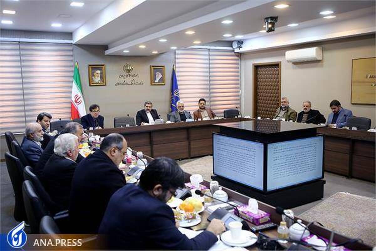 بررسی آئیننامههای صدور پروانه فیلمسازی و نمایش فیلم در شورای هنر