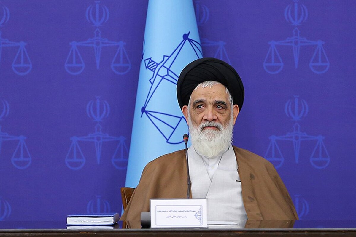 حجاب زن موجب حفظ شخصیت و مقام بیشترش میشود