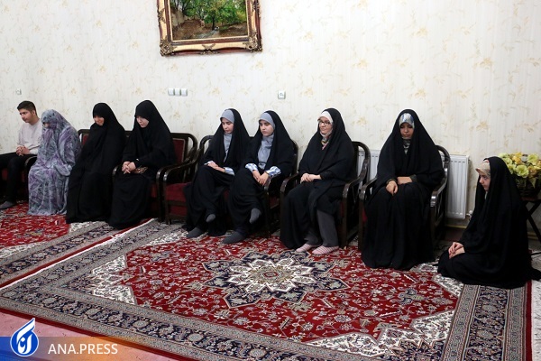 روحیه امید و شکیبایی مادران و همسران شهید مایه پشتکار مسئولان است