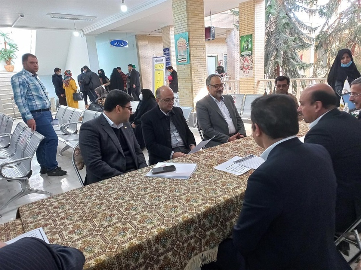 حضور مدیرعامل بانک ملت در میز خدمت وزارت اقتصاد همزمان با سفر رئیسجمهور به استان یزد