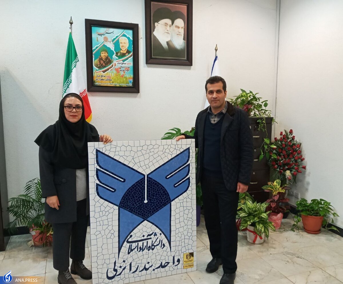 هنرمندی که لوگوی «دانشگاه آزاد اسلامی» را سوژه معرقکاشی کرد