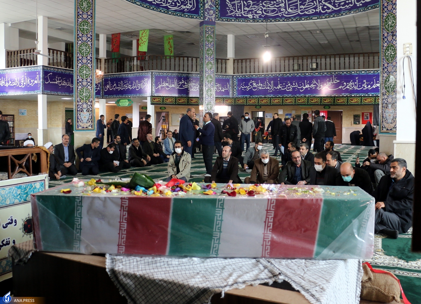 اشک و ماتم دانشگاهیان در سوگ بیبی دو عالم اشک و ماتم دانشگاهیان در سوگ بیبی دو عالم