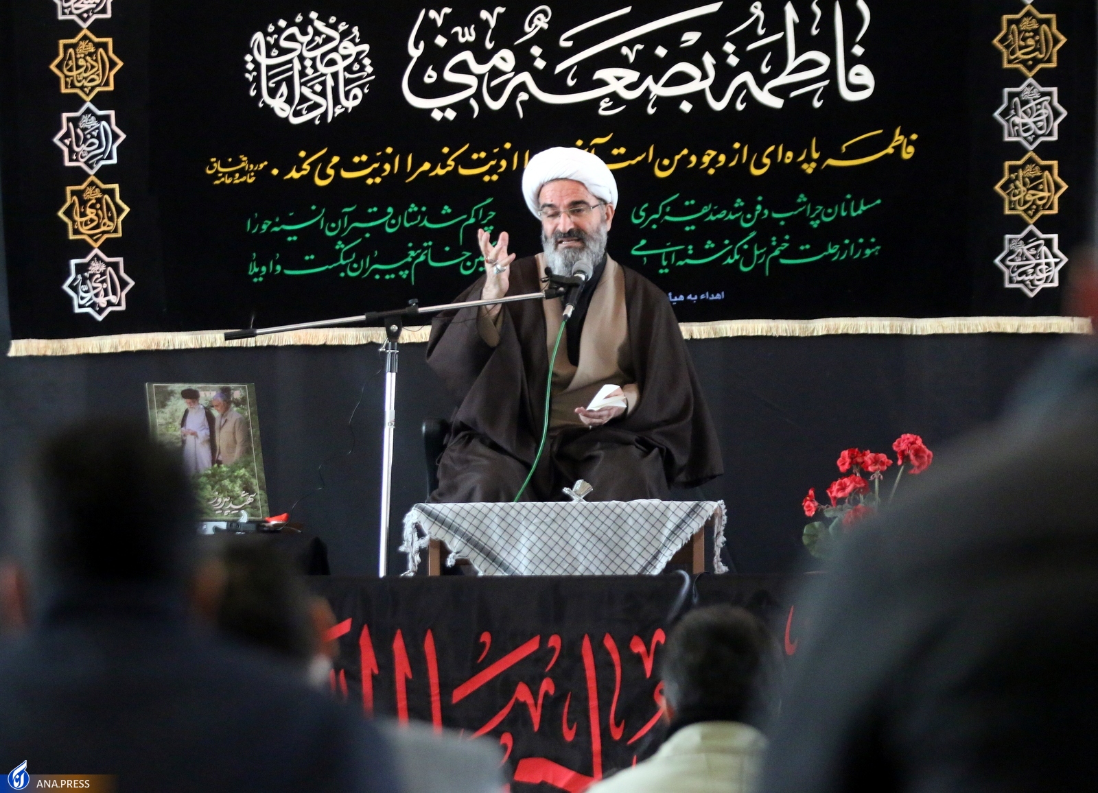 عطر لاله&zwnj;های فاطمی در دانشگاه پیچید + تصاویر