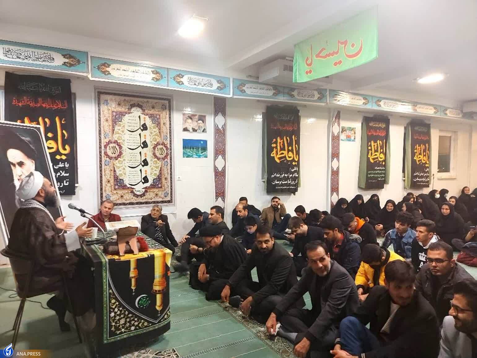 اشک و ماتم دانشگاهیان در سوگ بیبی دو عالم اشک و ماتم دانشگاهیان در سوگ بیبی دو عالم