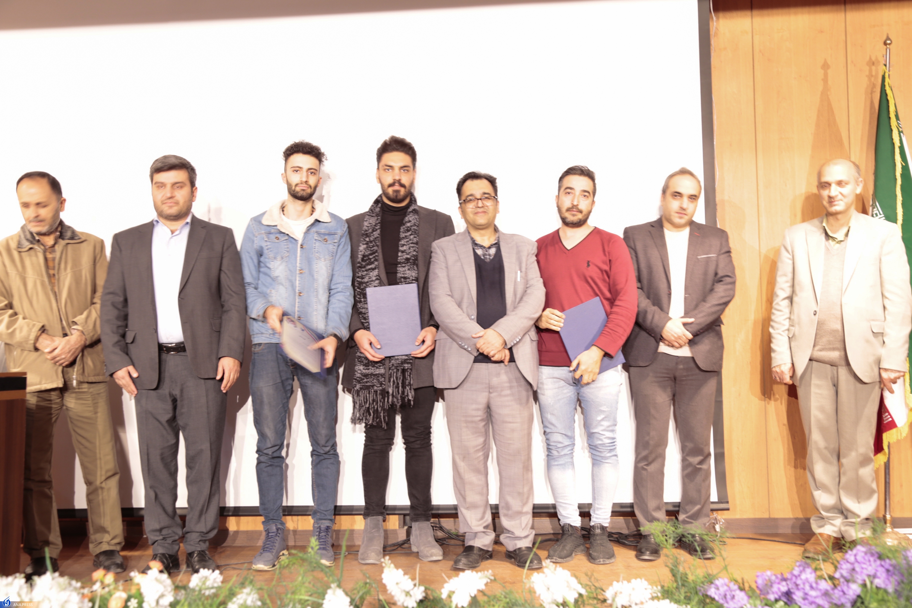 مراکز رشد پل ارتباطی میان دانشجویان و بازار مراکز رشد پل ارتباطی میان دانشجویان و بازار