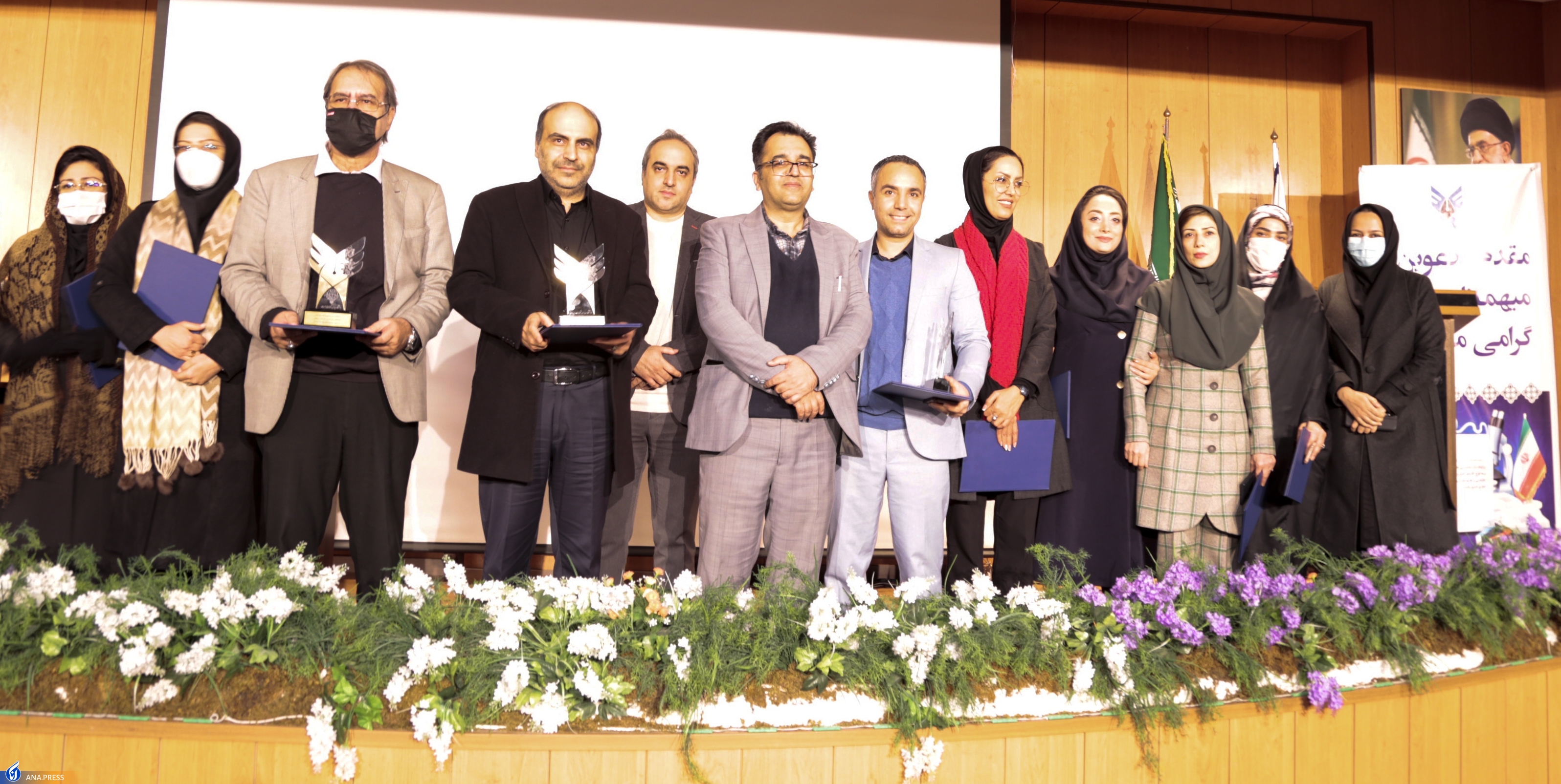 مراکز رشد پل ارتباطی میان دانشجویان و بازار مراکز رشد پل ارتباطی میان دانشجویان و بازار