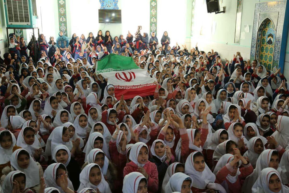 انقلاب اسلامی به ما آموخت که بگوییم «ما میتوانیم»