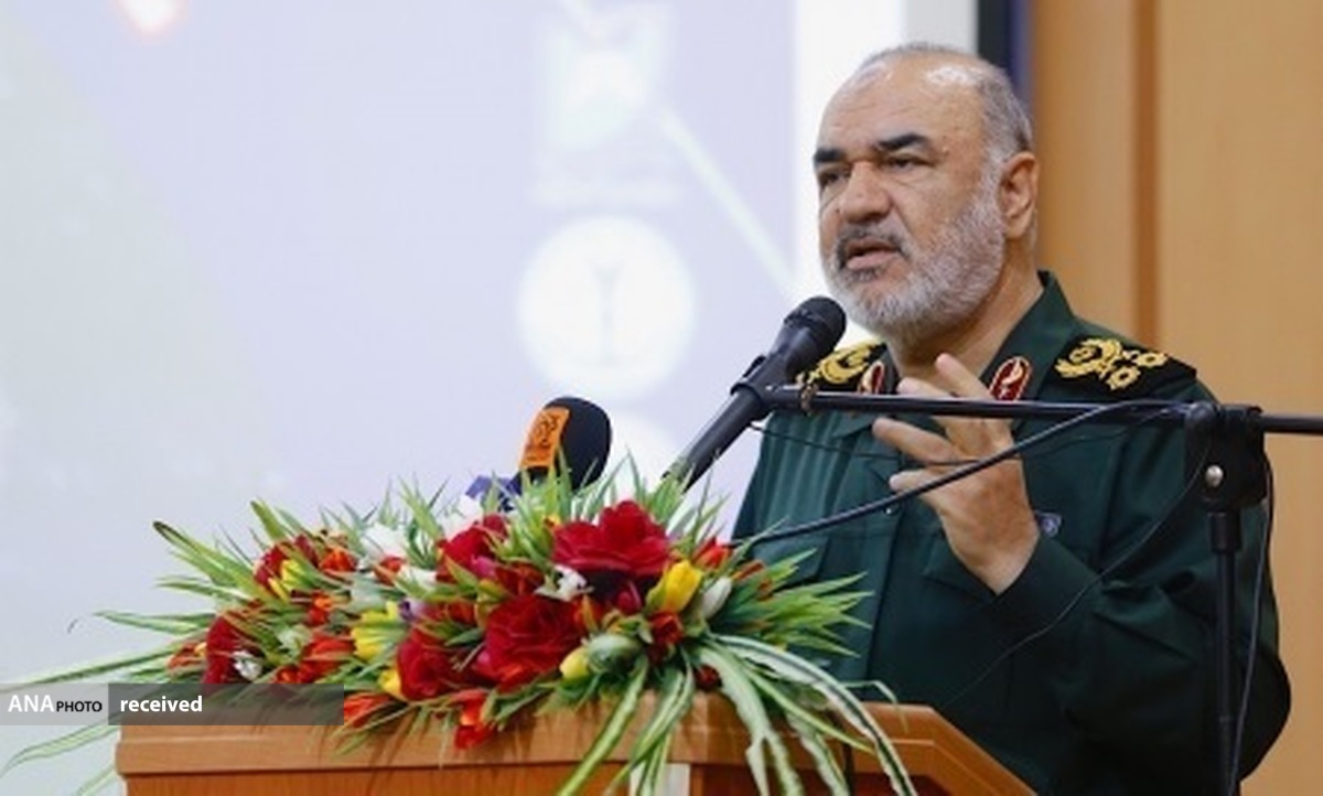 دنیای سلطه تمام تلاش خود را برای بازگشت به کشورمان قرار داده است
