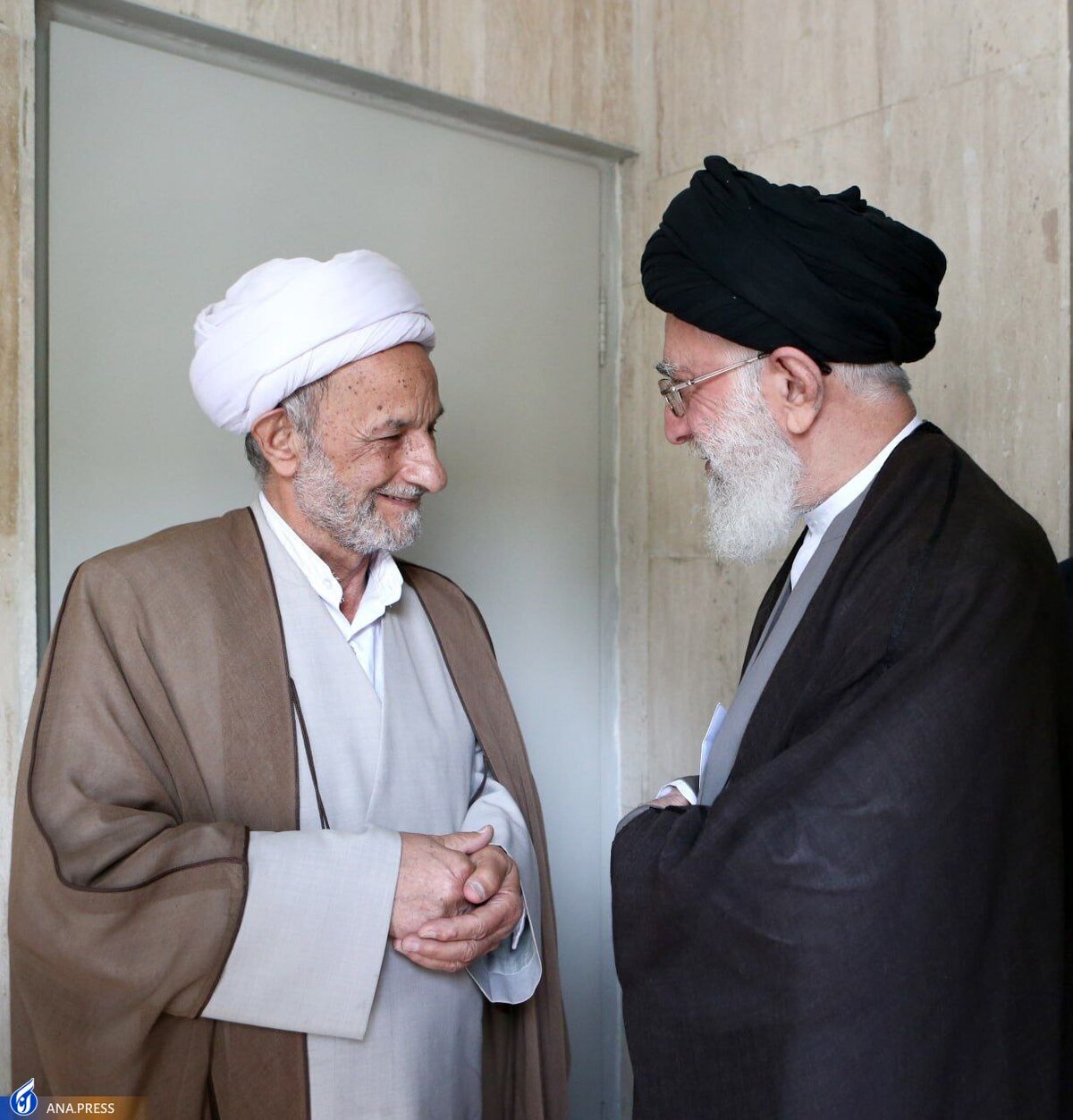 رهبر انقلاب درگذشت حجتالاسلام حاج شیخ غلامرضا اسدی را تسلیت گفتند