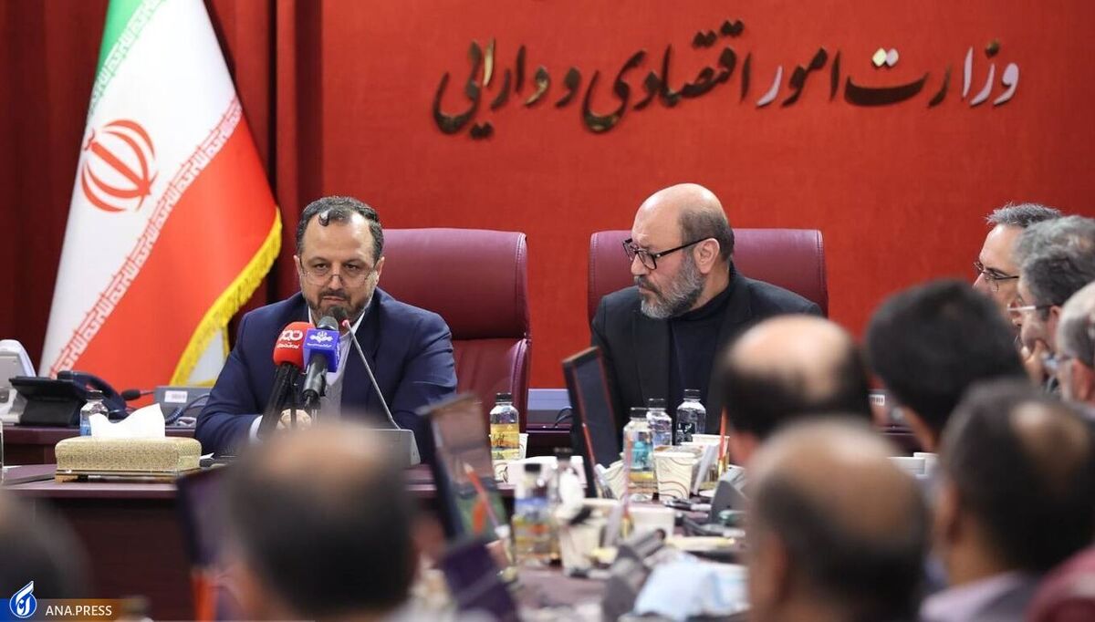 کشور در حال خروج از بن بست اقتصادی است