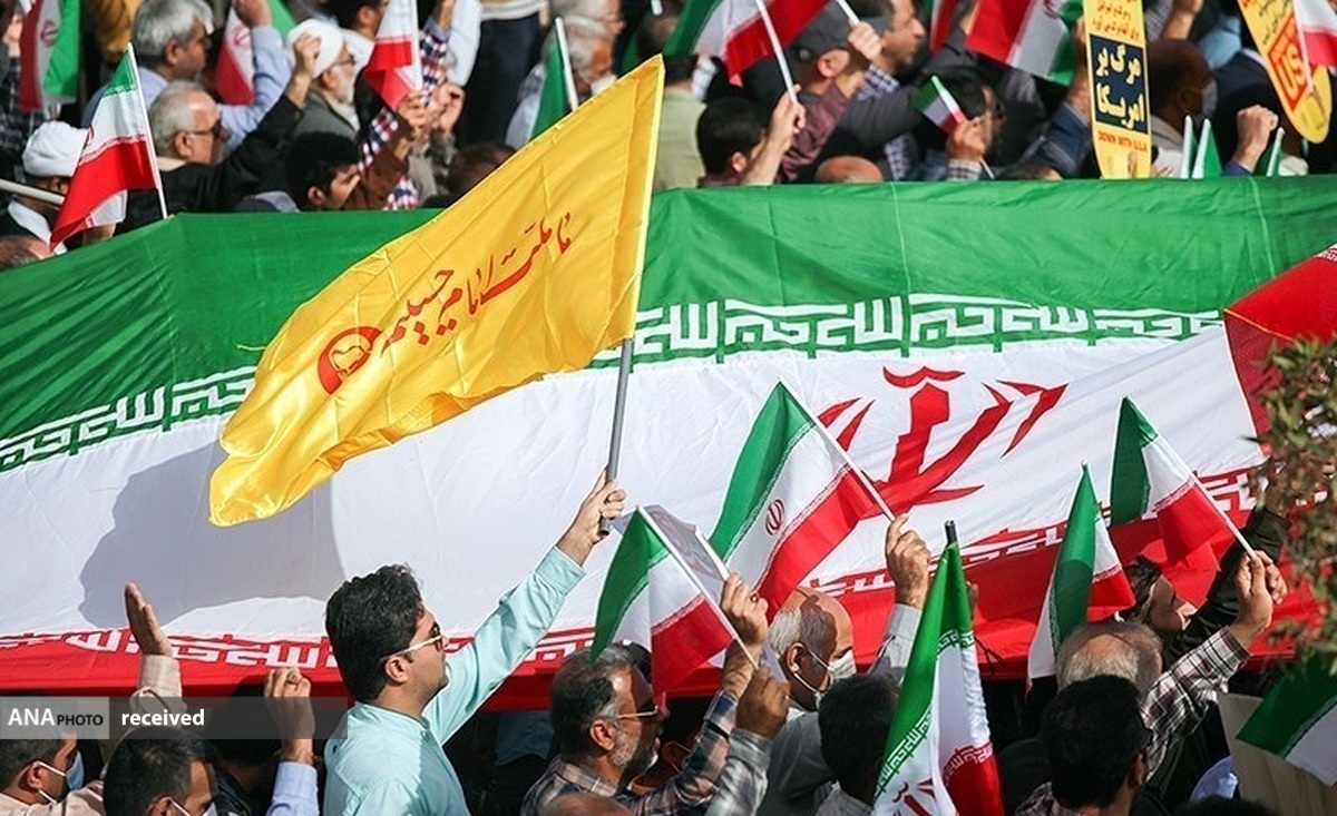 اصحاب فرهنگ و اندیشه توطئههای شوم دشمن را نقش برآب سازند