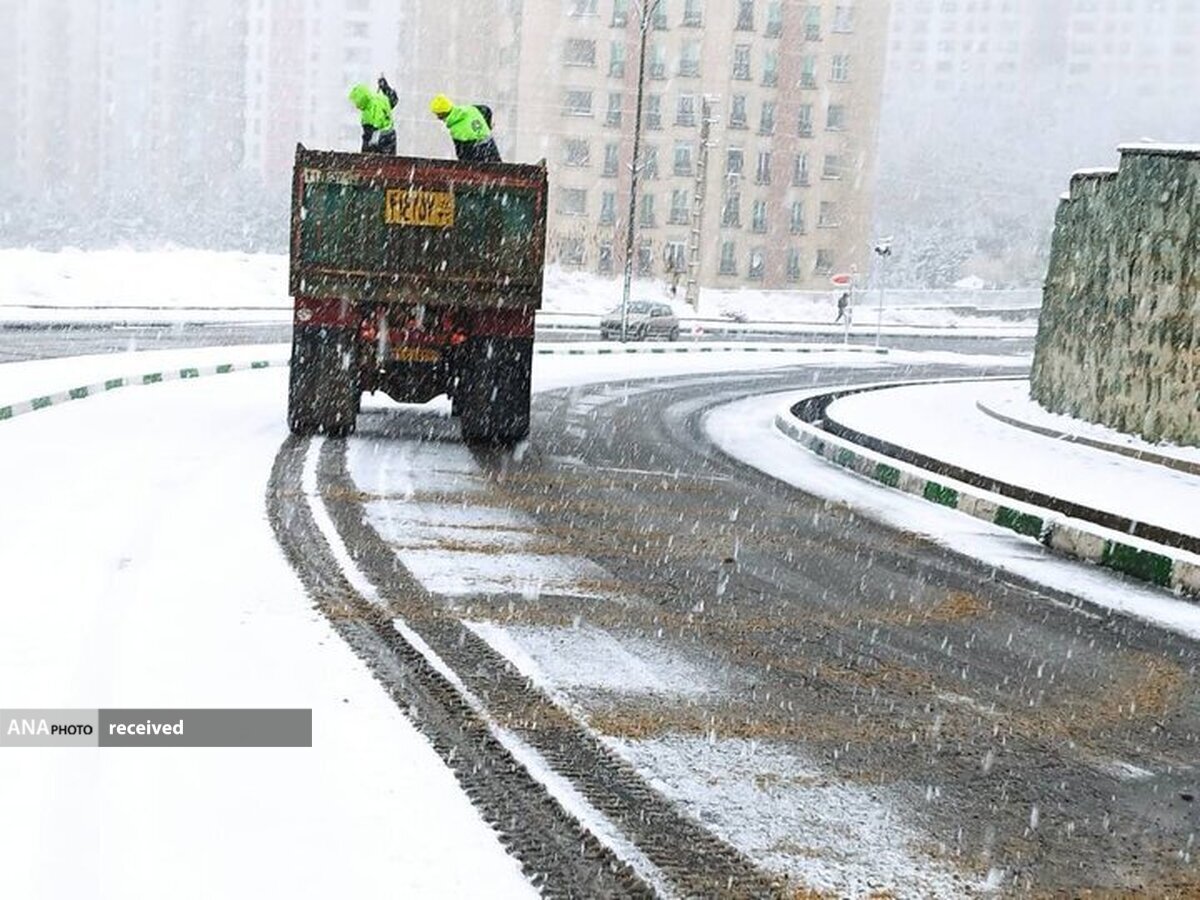 تمام معابر تهران شن پاشی شده و تردد بدون مشکل است
