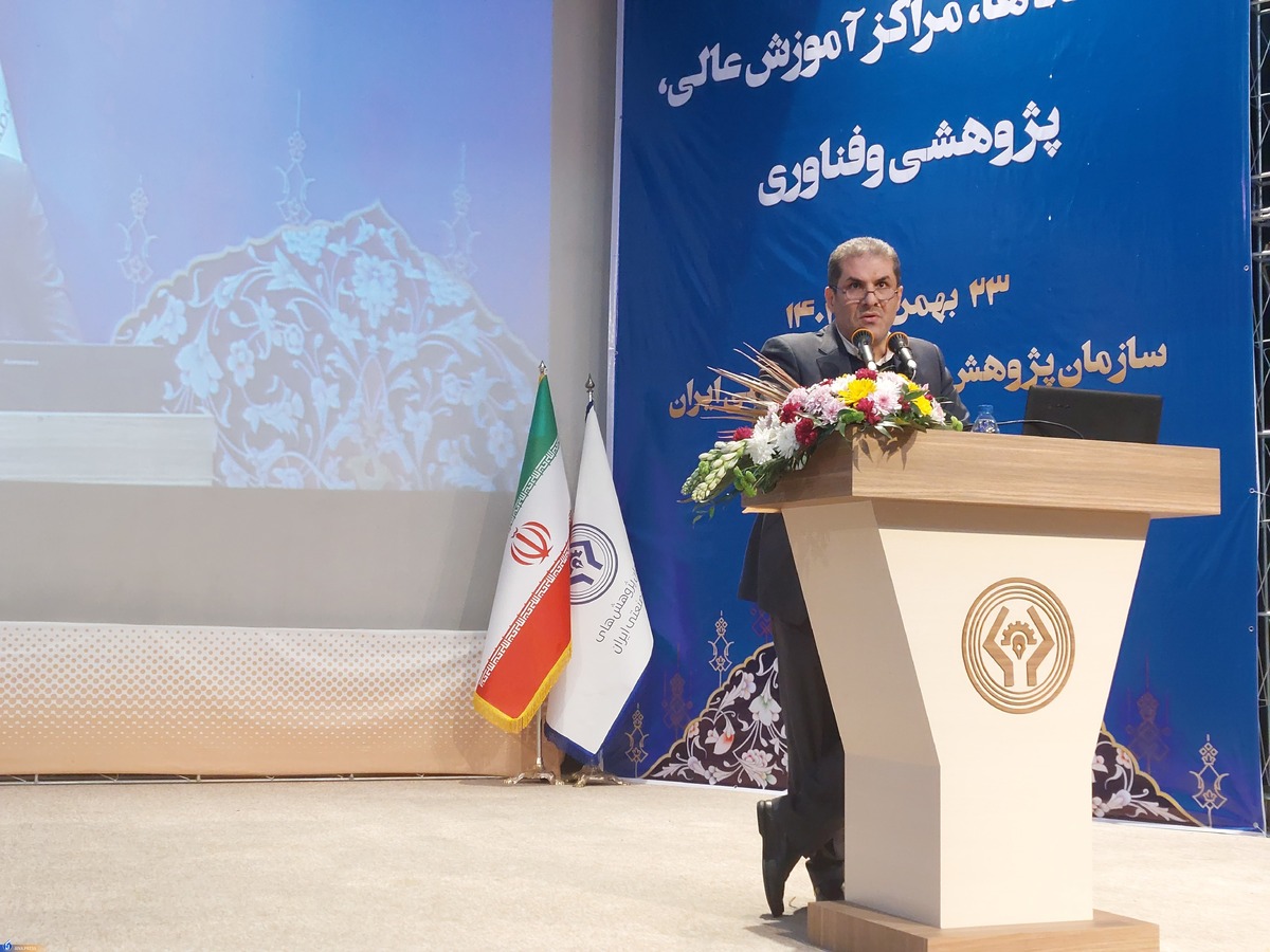 دانشگاهها از بستر قانون احکام دائمی برای استقلال از دولت استفاده نمیکنند
