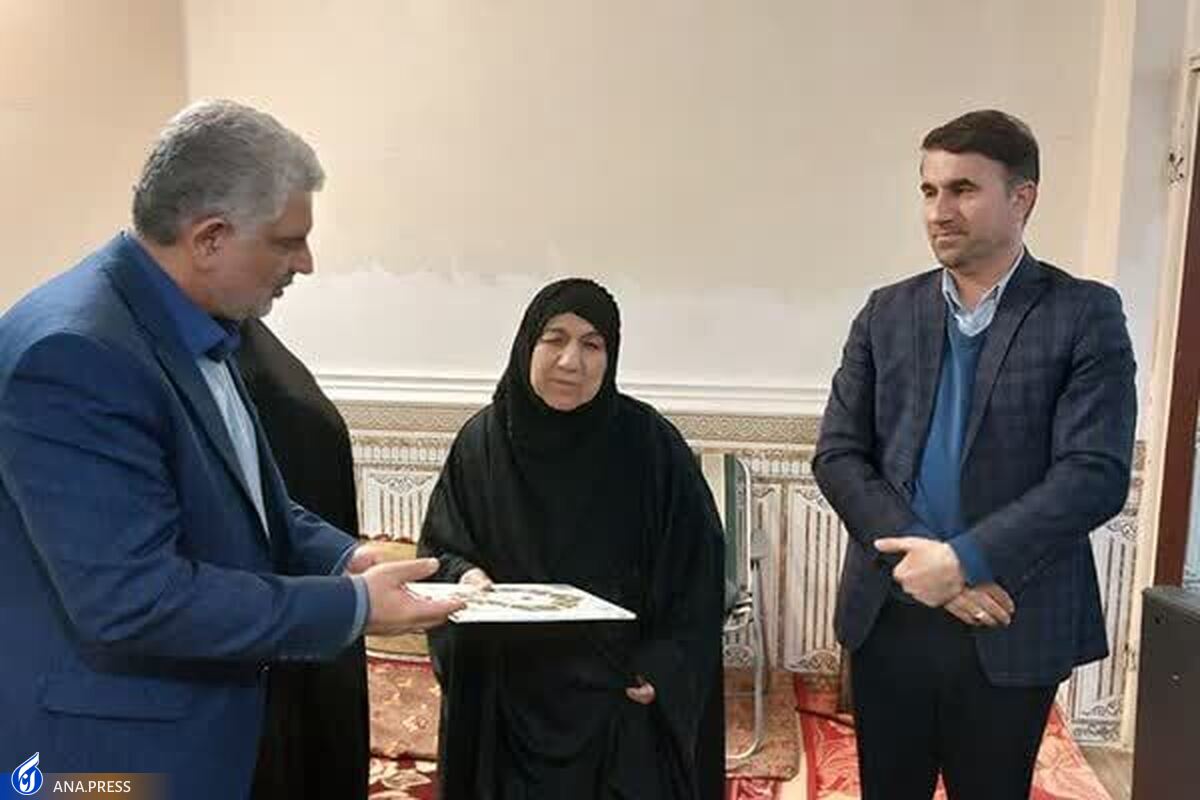 دیدار رئیس مرکز شاهد و ایثارگران دانشگاه آزاد با خانواده شهید عبدیزاده