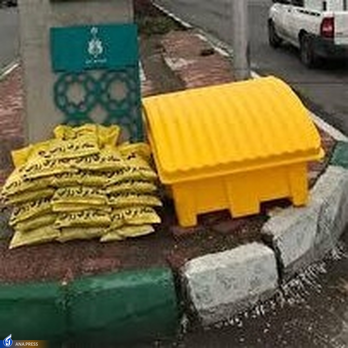 1000 تن شن و نمک در مخازن منطقه۳ ذخیره میشود