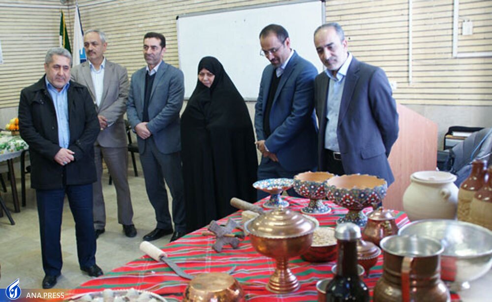 جشنواره «آیین سرزمین من» در دبستان پسرانه سمای رودهن گشایش یافت جشنواره «آیین سرزمین من» در دبستان پسرانه سمای رودهن گشایش یافت