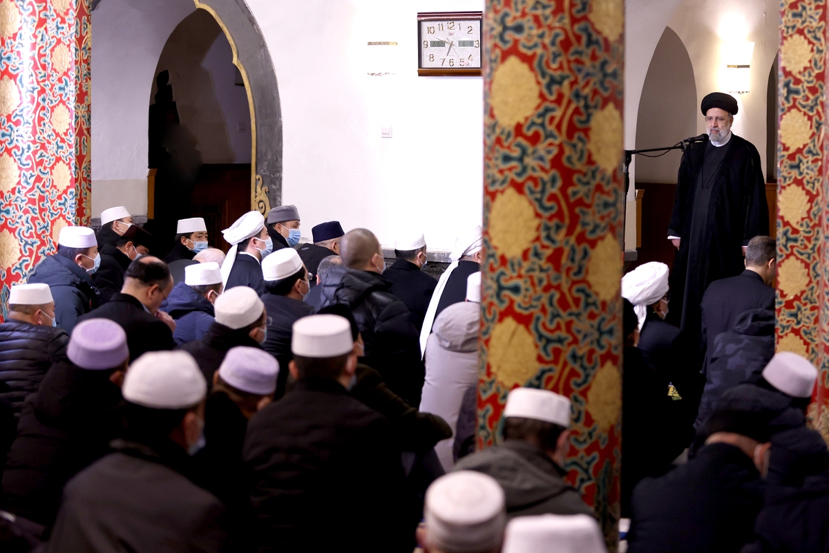 توهین به مقدسات قریب به دو میلیارد مسلمان به بهانه آزادی بیان، اهانت به همه انسانیت است