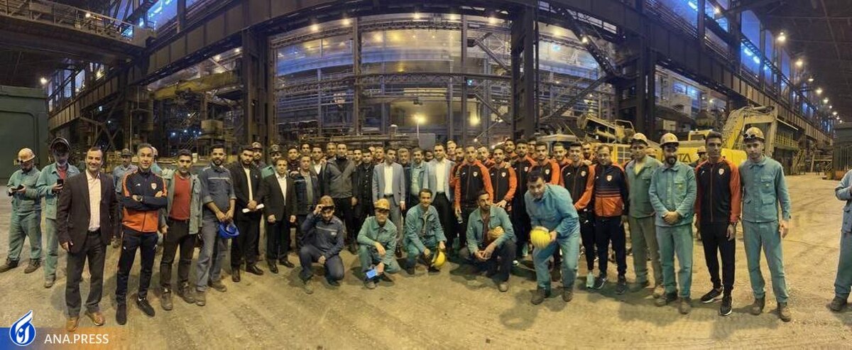 آرزوی موفقیت کارکنان شرکت فولاد برای نکونام و شاگردانش