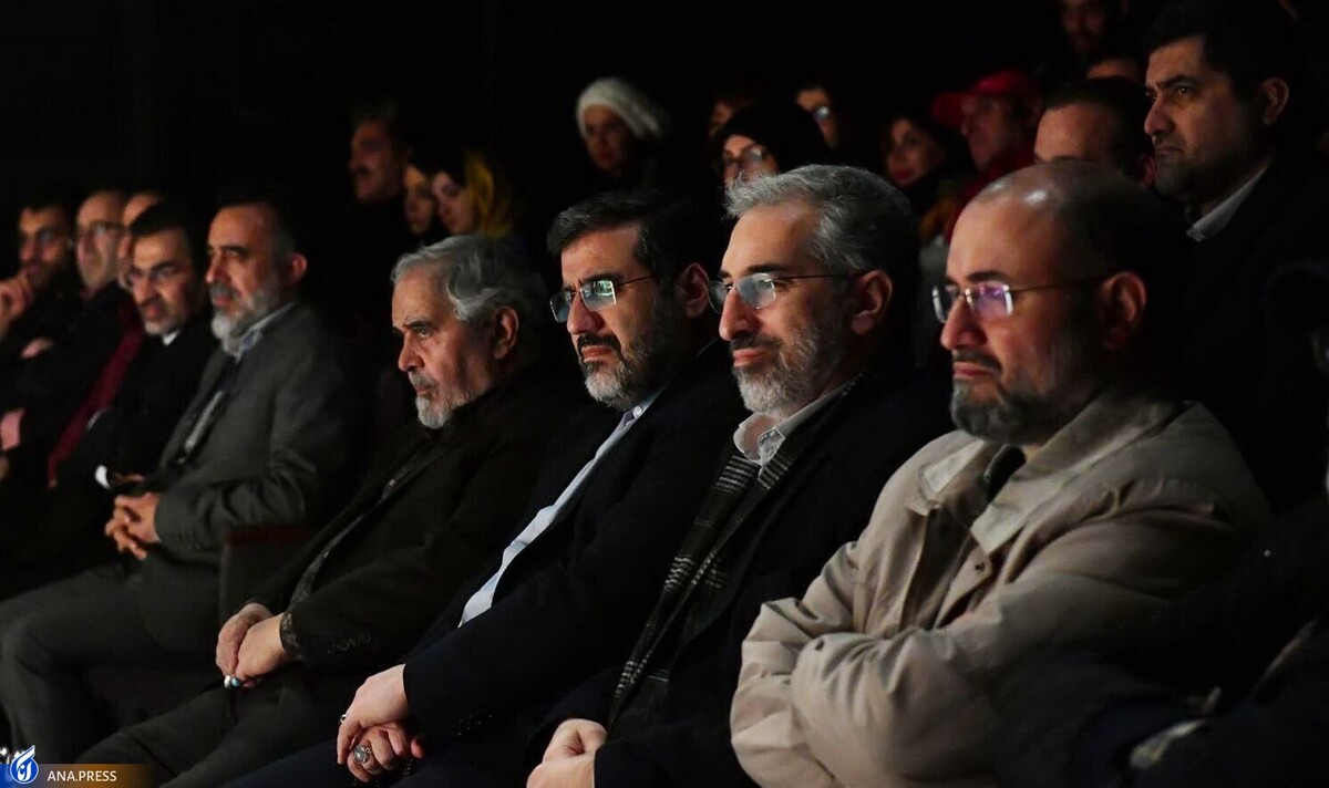 استقبال مردمی از نمایشها در جشنواره فجر تا بازدید زودهنگام وزیر ارشاد+ فیلم