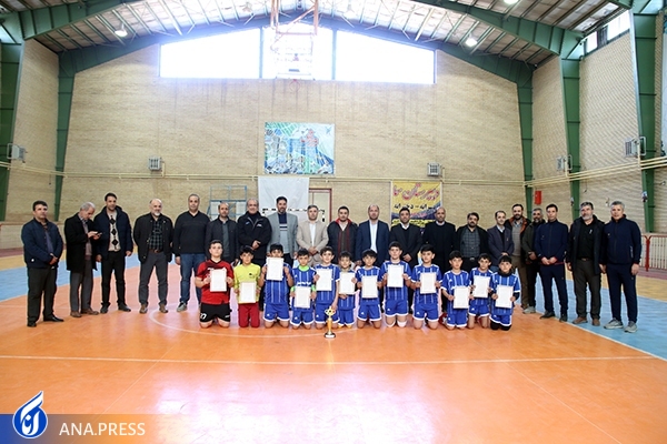 قهرمانی تیم فوتسال مدرسه ابتدایی نیمه&zwnj;شعبان در جشنواره بزرگ دانش&zwnj;آموزی جام فجر