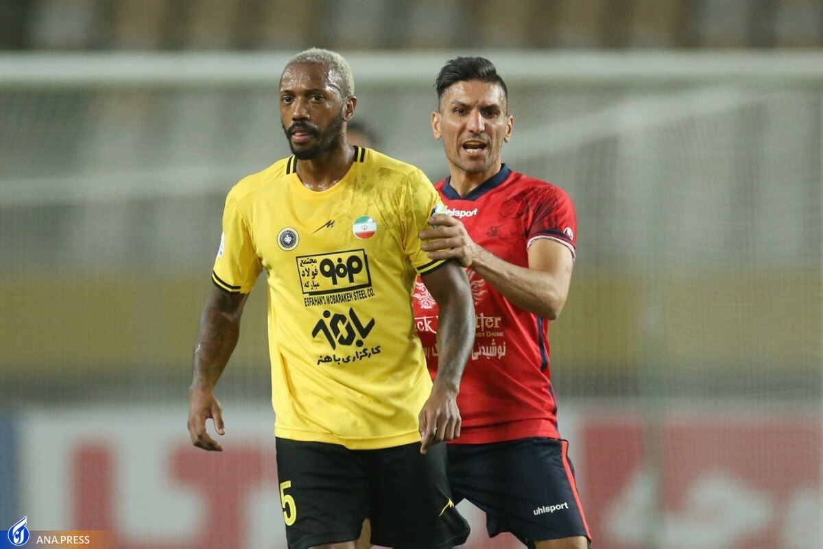 سپاهان با شکست نساجی به ۲ امتیازی پرسپولیس رسید