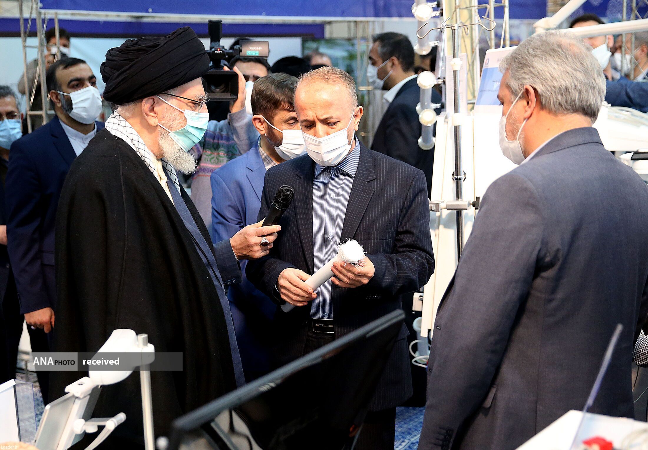 رهبر انقلاب از نمایشگاه توانمندی‌های صنعتی بازدید کردند