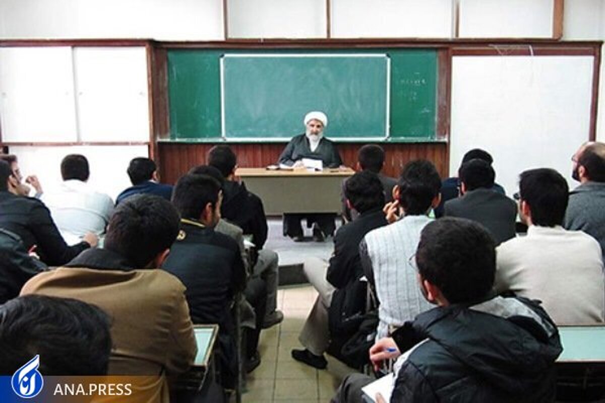 استادان معارف در صف اول جهاد تبیین هستند