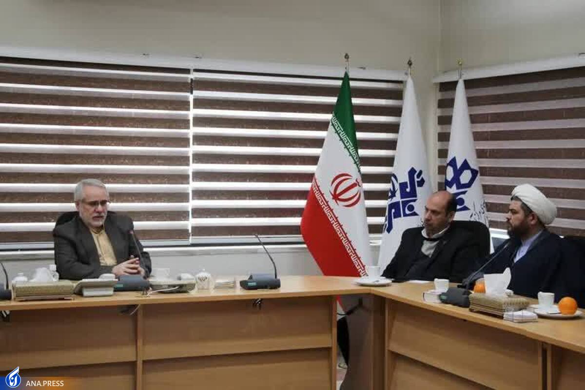 استفاده از تجربه و دانش علمی دانشگاهها اصلی بنیادی است