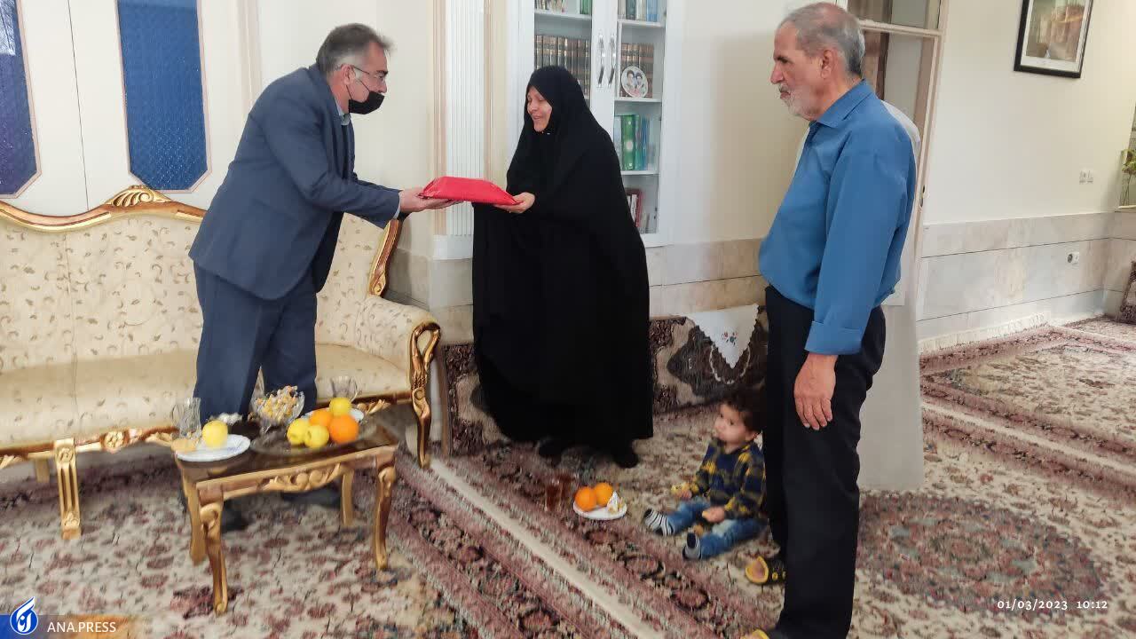 دیدار دانشگاهیان دانشگاه آزاد کاشمر با ۵ خانواده&zwnj; جانباز دوران دفاع مقدس