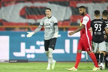 بماند///از پنالتی جنجالی به ضرر تراکتور تا نخستین شکست پرسپولیس