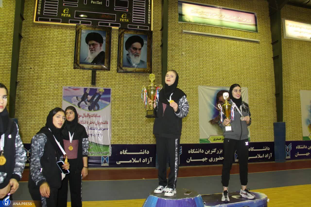 دختران تهرانی جام قهرمانی والیبال را به خانه آوردند