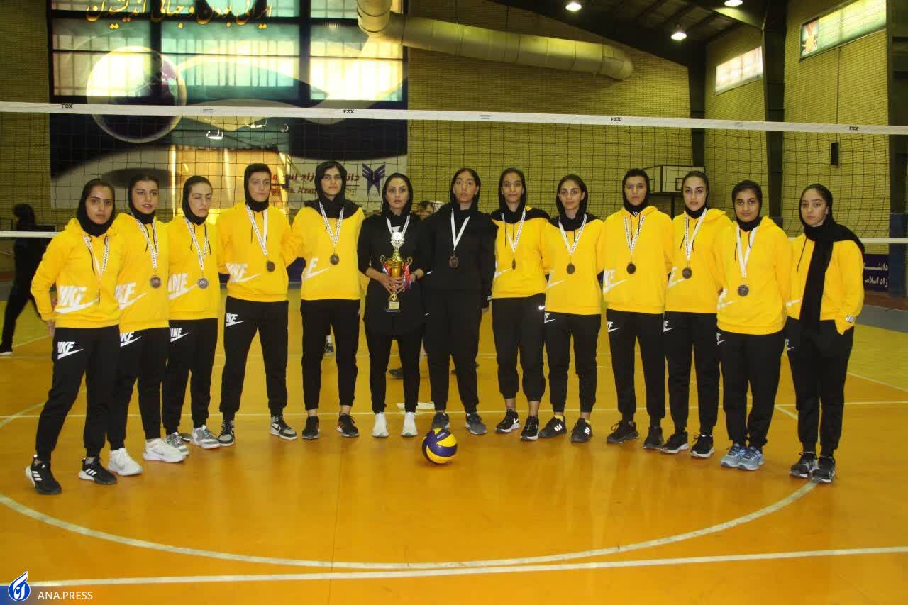 دختران تهرانی جام قهرمانی والیبال را به خانه آوردند