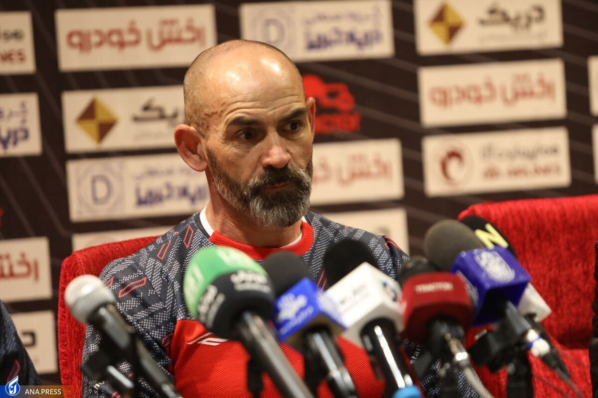 خمز:برای پرسپولیس این همه پنالتی گرفتهاند، ولی برای ما نمیگیرند