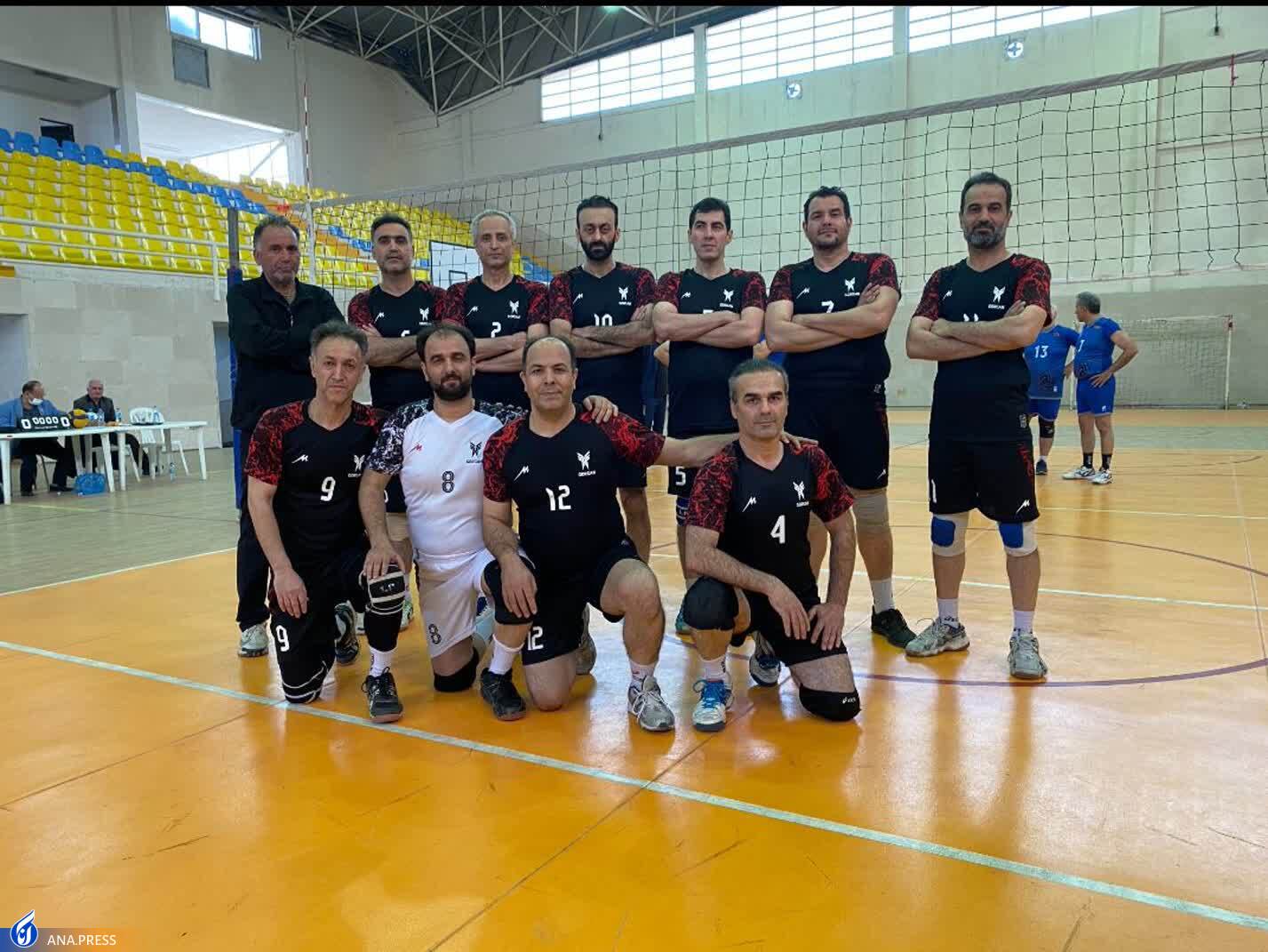 قهرمانی تیم والیبال رشت در مسابقات منطقه ۳ دانشگاه آزاد اسلامی قهرمانی تیم والیبال رشت در مسابقات منطقه ۳ دانشگاه آزاد اسلامی