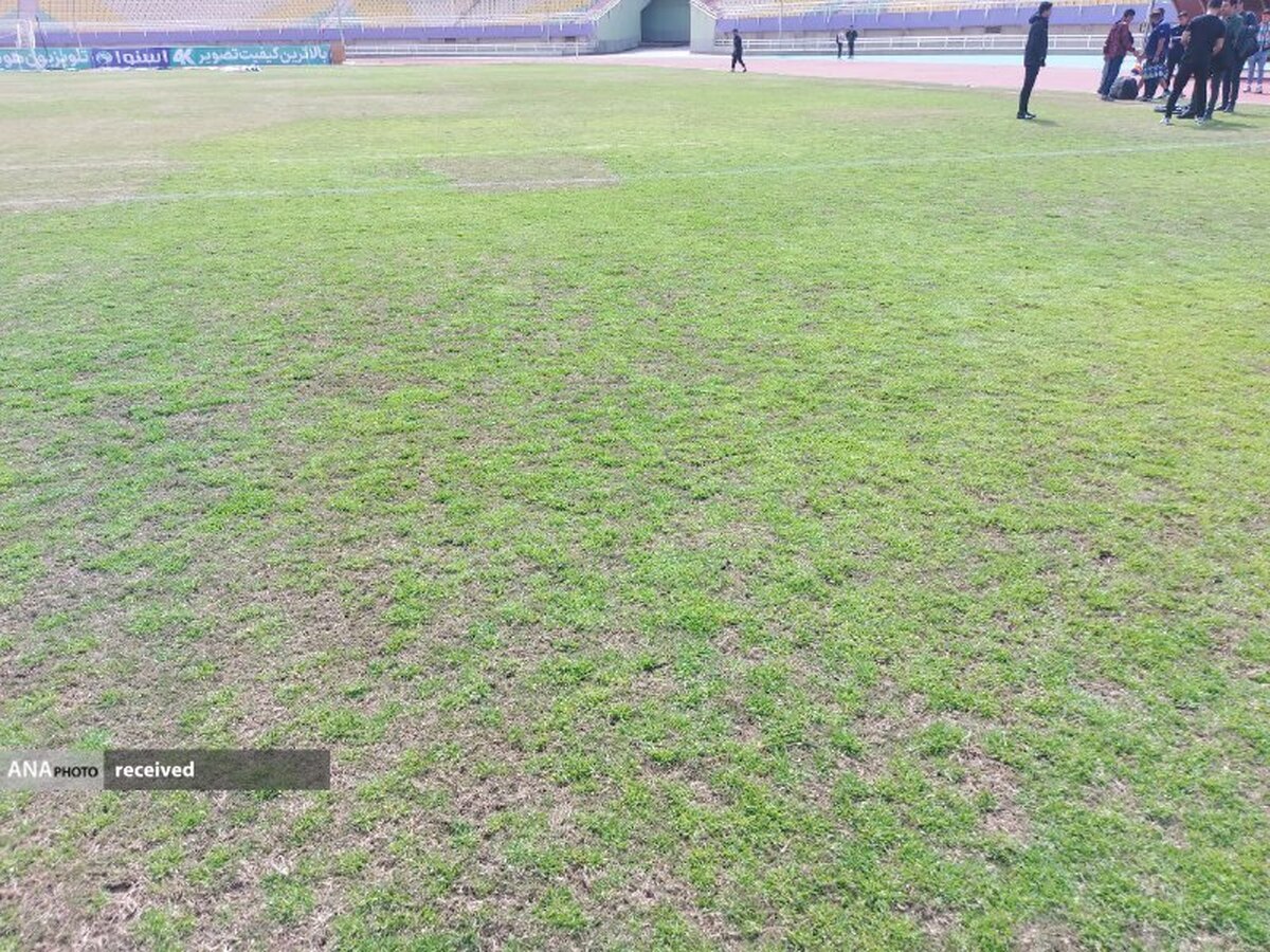 اعتراض مسئولان مس کرمان نسبت به چمن نامناسب ورزشگاه غدیر+ تصاویر و فیلم