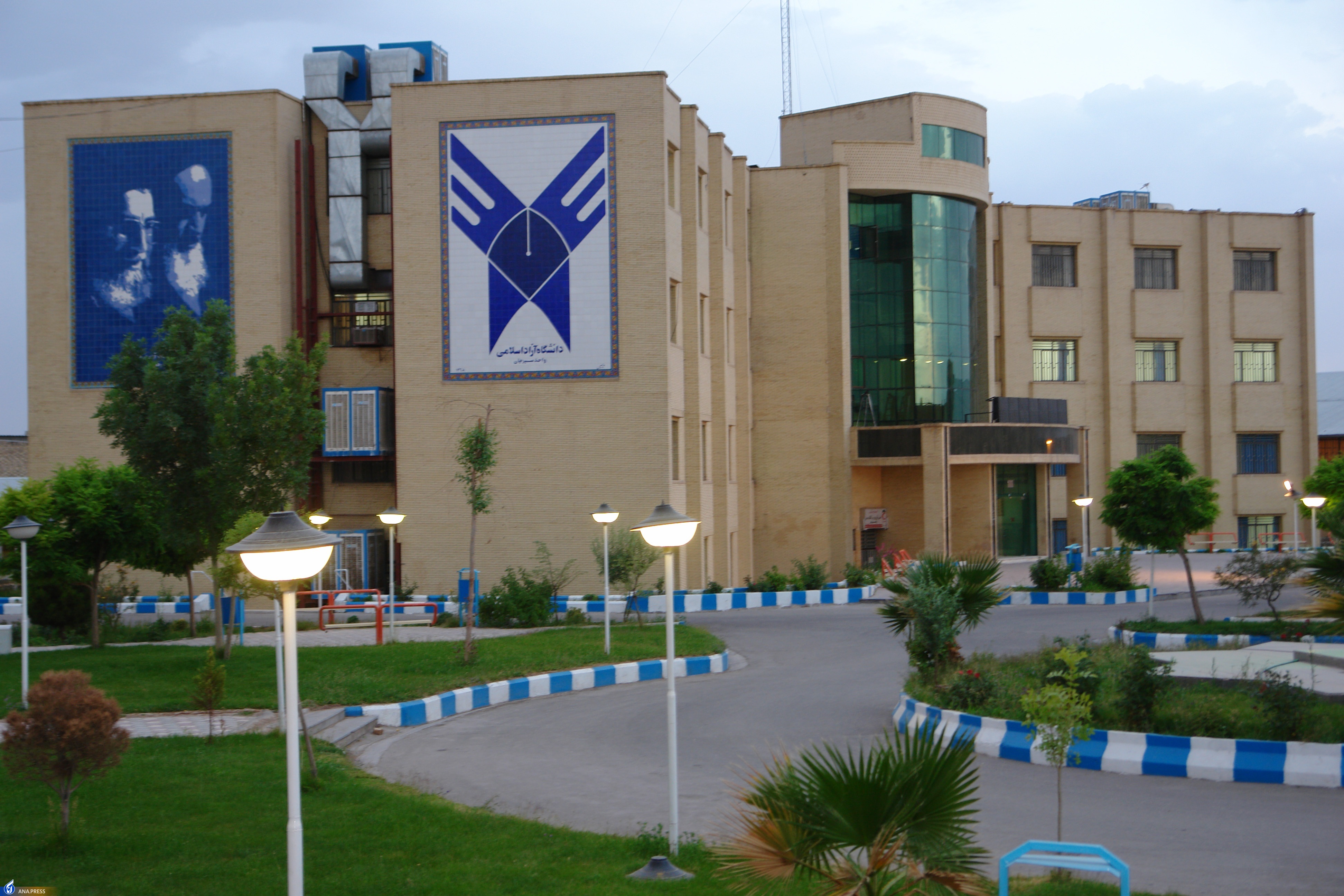 نخستین و بزرگترین مرکز آموزش عالی سیرجان چه راهبردهایی دارد؟ نخستین و بزرگترین مرکز آموزش عالی سیرجان چه راهبردهایی دارد؟