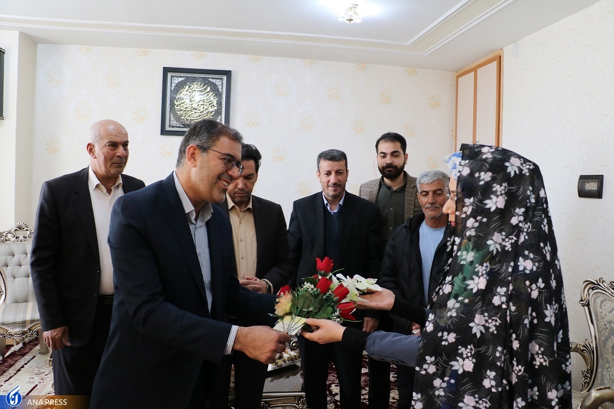 دیدار دانشگاهیان دانشگاه آزاد شهرکرد با خانواده شهید