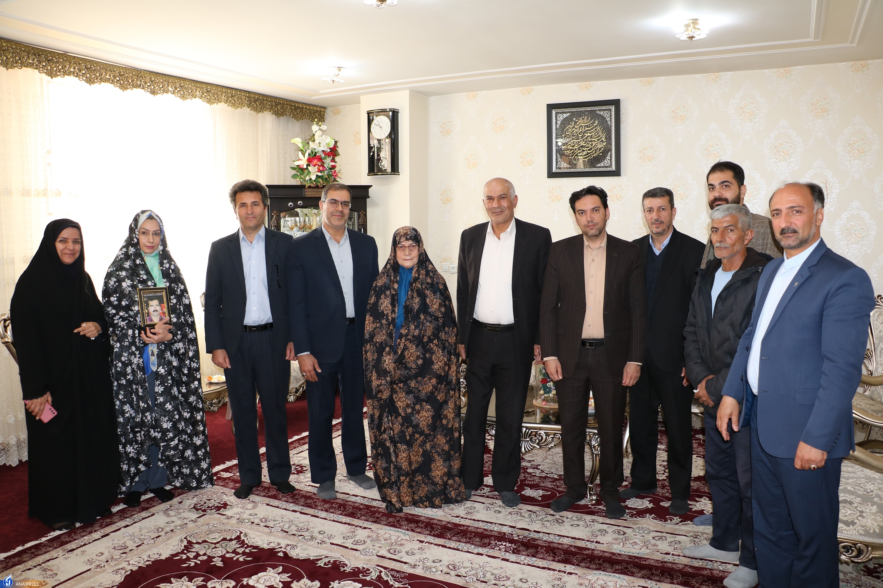 دیدار دانشگاهیان دانشگاه آزاد شهرکرد با خانواده شهید دیدار دانشگاهیان دانشگاه آزاد شهرکرد با خانواده شهید