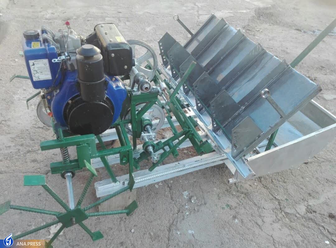 /| سنگها با تلاش فناوران از اراضی کشاورزی جمعآوری میشوند /| سنگها با تلاش فناوران از اراضی کشاورزی جمعآوری میشوند