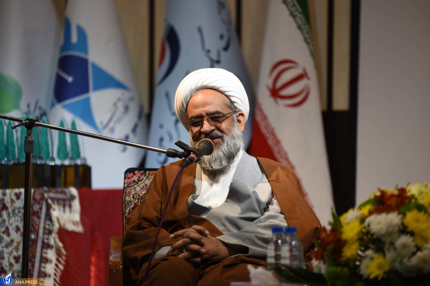 برگزیدگان جشنواره بینالمللی شعر سرو را بشناسید برگزیدگان جشنواره بینالمللی شعر سرو را بشناسید