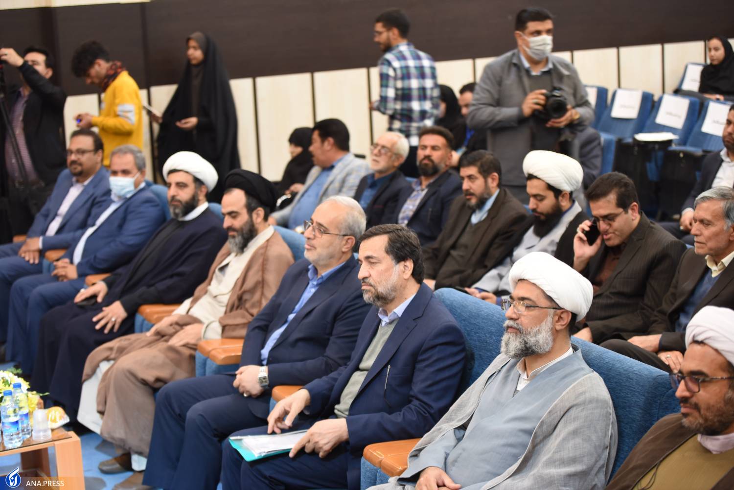 برگزیدگان جشنواره بینالمللی شعر سرو را بشناسید برگزیدگان جشنواره بینالمللی شعر سرو را بشناسید