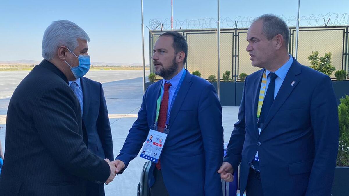 ورود وزیر ورزش و جوانان به قونیه بازدید سجادی از نمایشگاه ایران زیبا