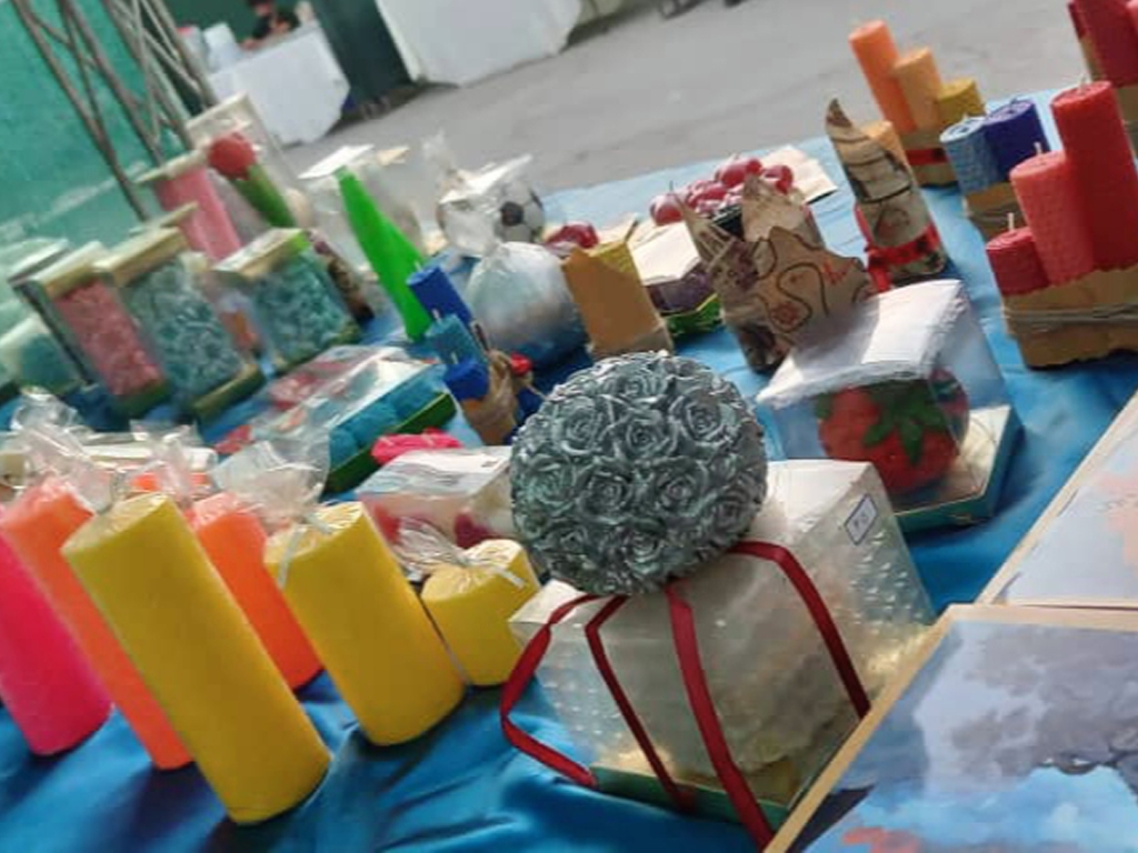 خودکفایی در تولید شمع با خلاقیت فردی خودکفایی در تولید شمع با خلاقیت فردی