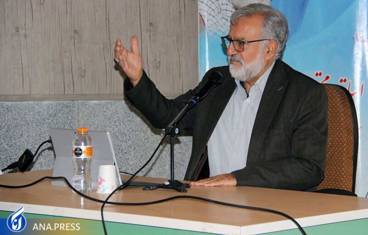 نبود تعامل بین حوزه و دانشگاه از عوامل توسعهنیافتگی کشور است
