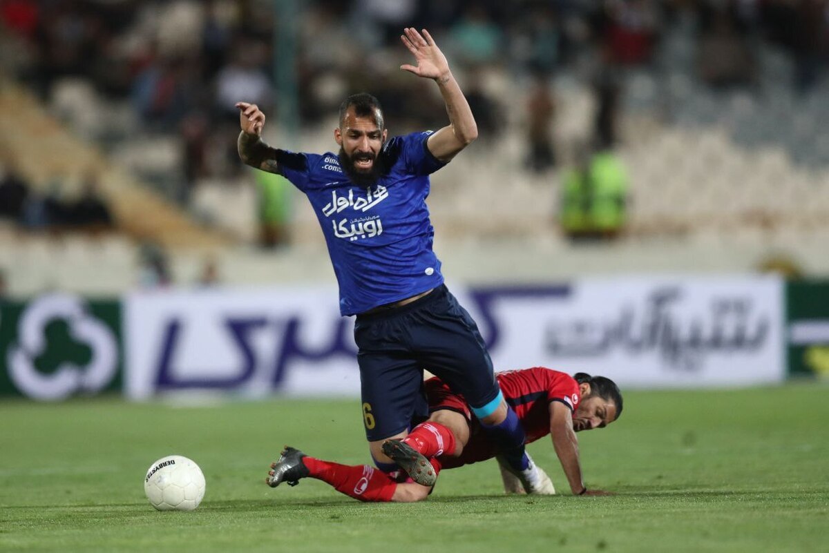 لیگ برتر فوتبال استقلال به دنبال شکستن طلسم نساجی پرسپولیس صدر را پس نمیدهد