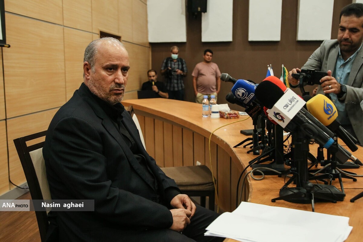 روشن: اشتباه تاج تکراری است آمدن کیروش ماهیانه ۲۰۰ هزار یورو آب میخورد