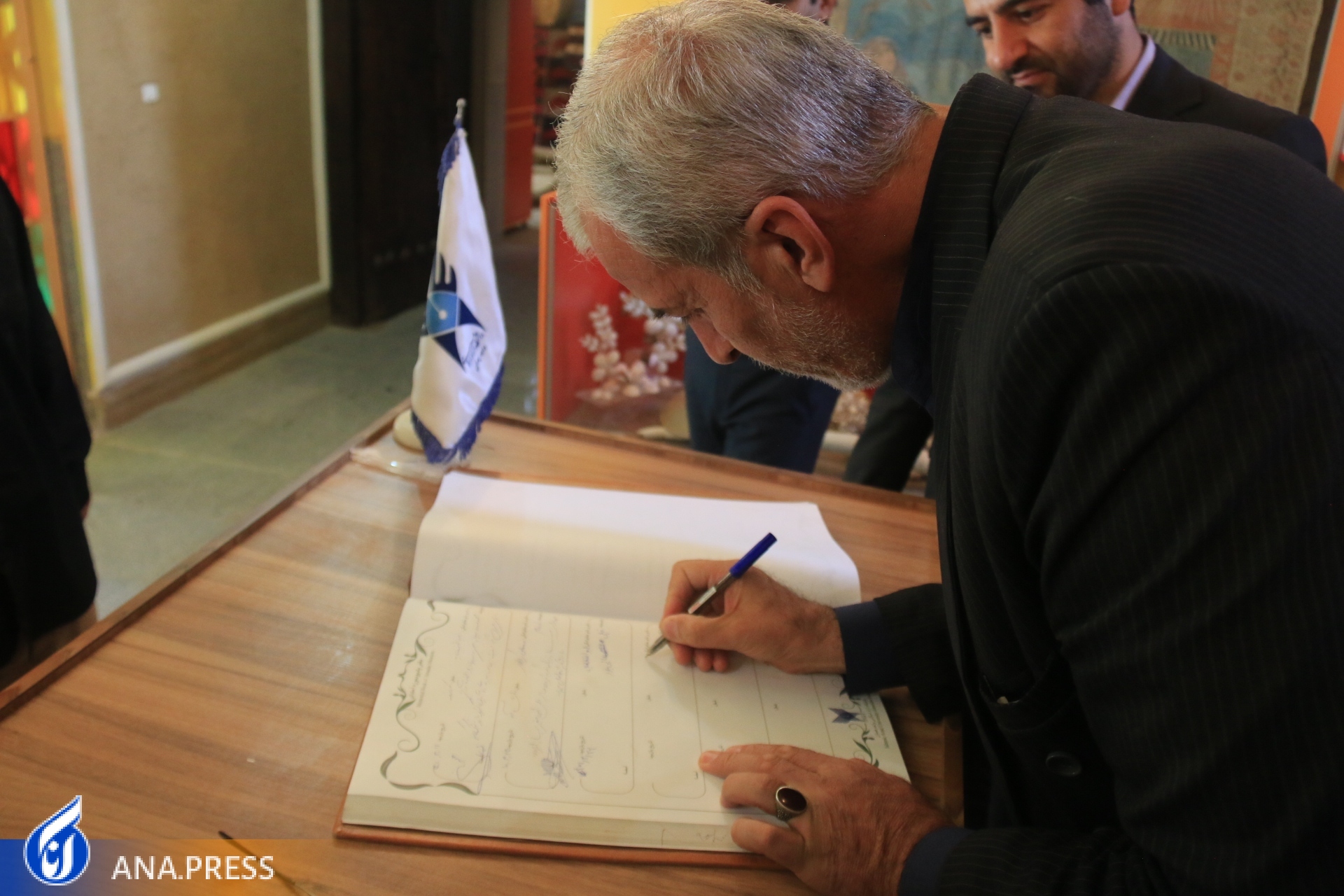 بازدید ۲ مدیرکل در استان همدان از امکانات و تجهیزات دانشگاه آزاد اسلامی