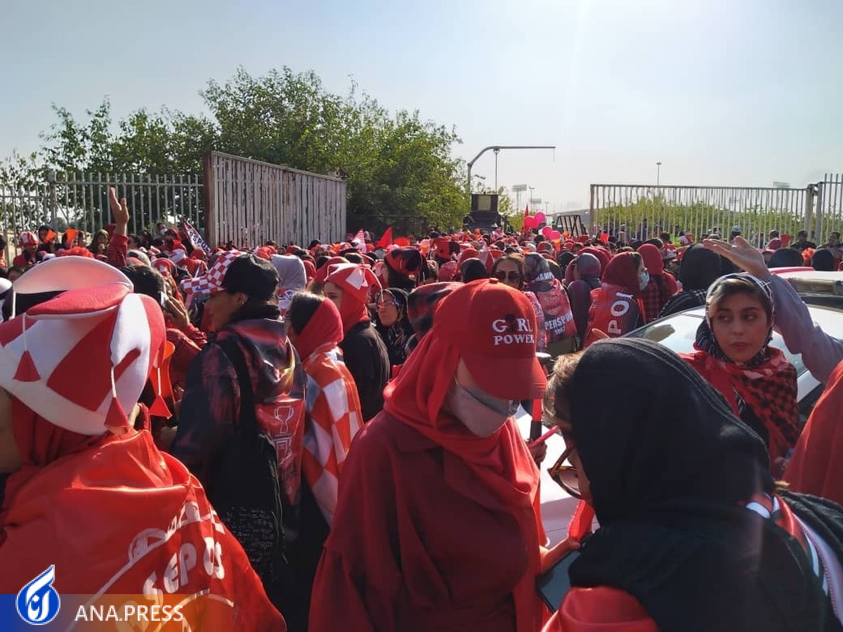 جلوگیری از ورود بانوان هوادار بیبلیت پرسپولیس